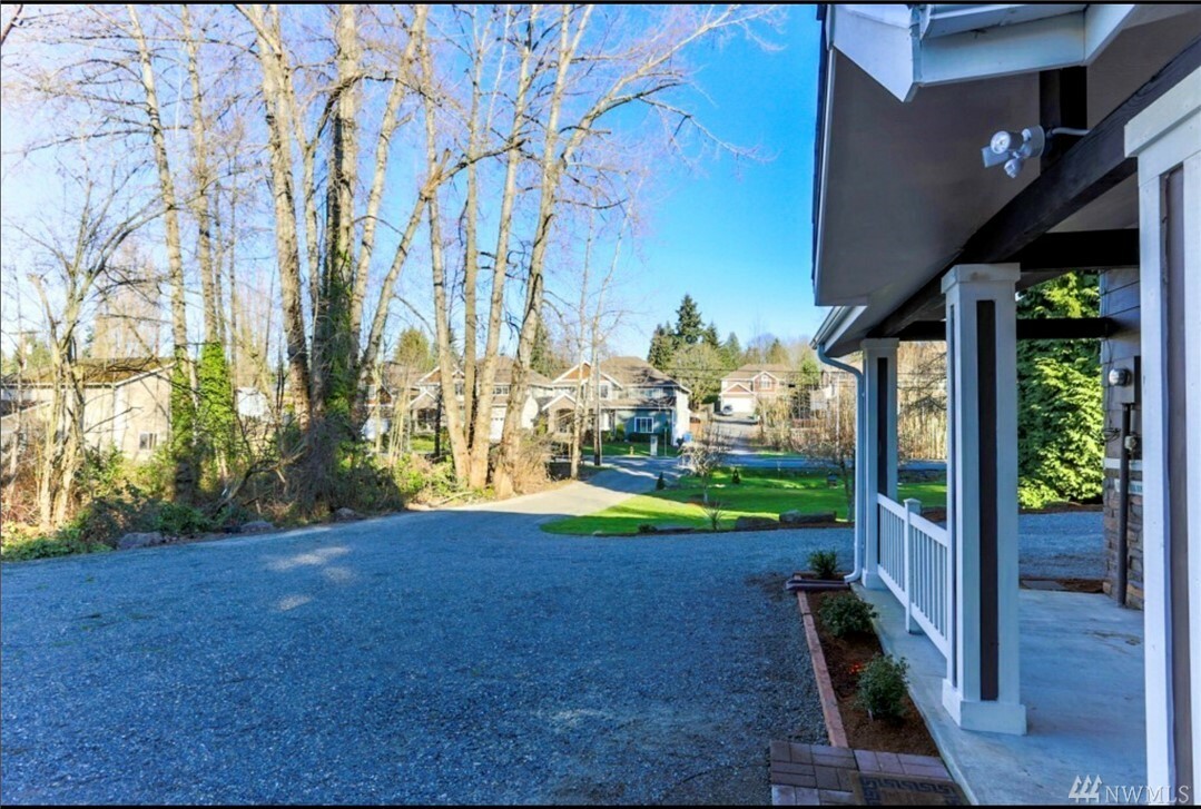 Property Photo:  2301 Jones Ave NE  WA 98056 