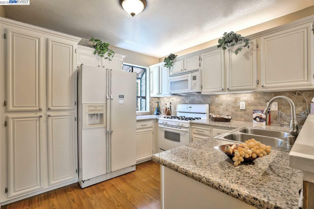 Property Photo: 3517 Birchwood Ter 204 CA 94536