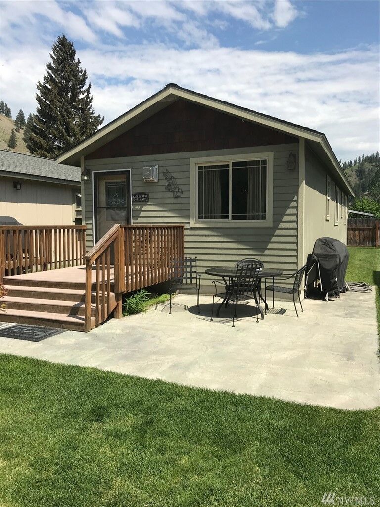 Property Photo:  206 A Ave N  WA 98819 