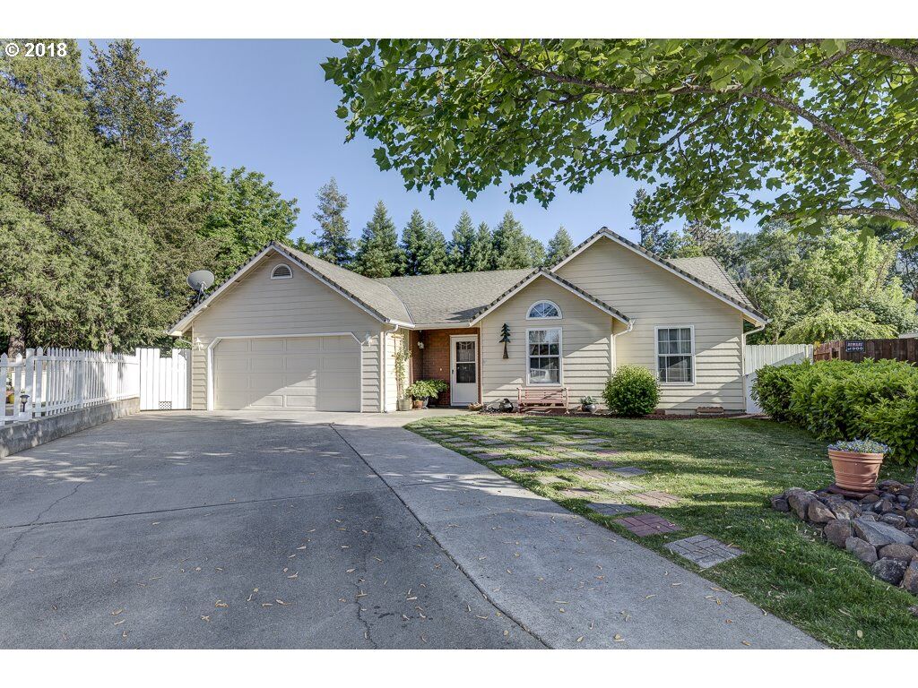 Property Photo:  107 Bramblewood Ct  OR 97537 