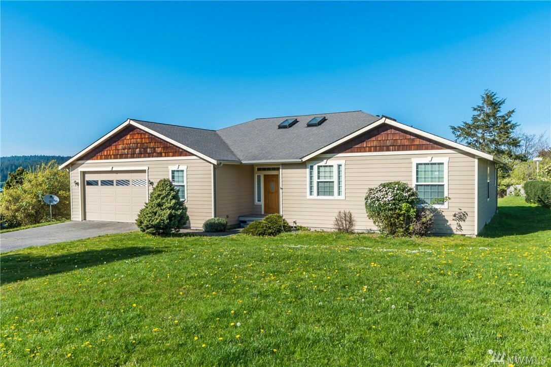 Property Photo: 493 Hazelwood Dr WA 98277