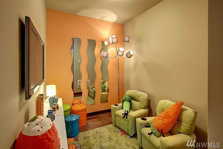 Property Photo: 17814 19th Ave W 9 WA 98037