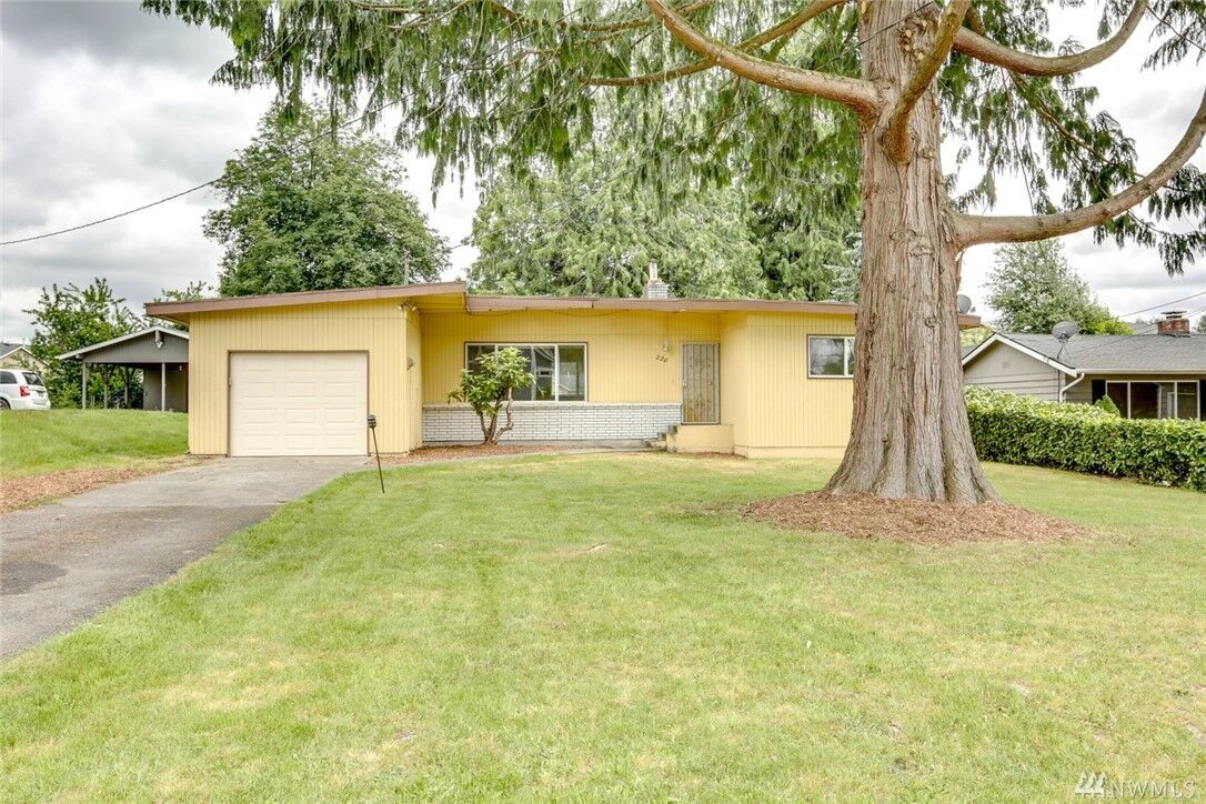 Property Photo:  228 Jericho Ave NE  WA 98059 