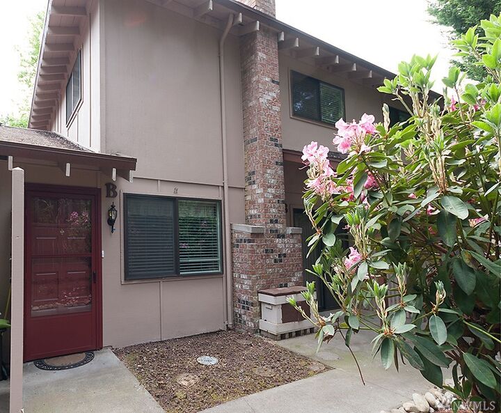 Property Photo: 2804 Garden Ct Apt B WA 98388