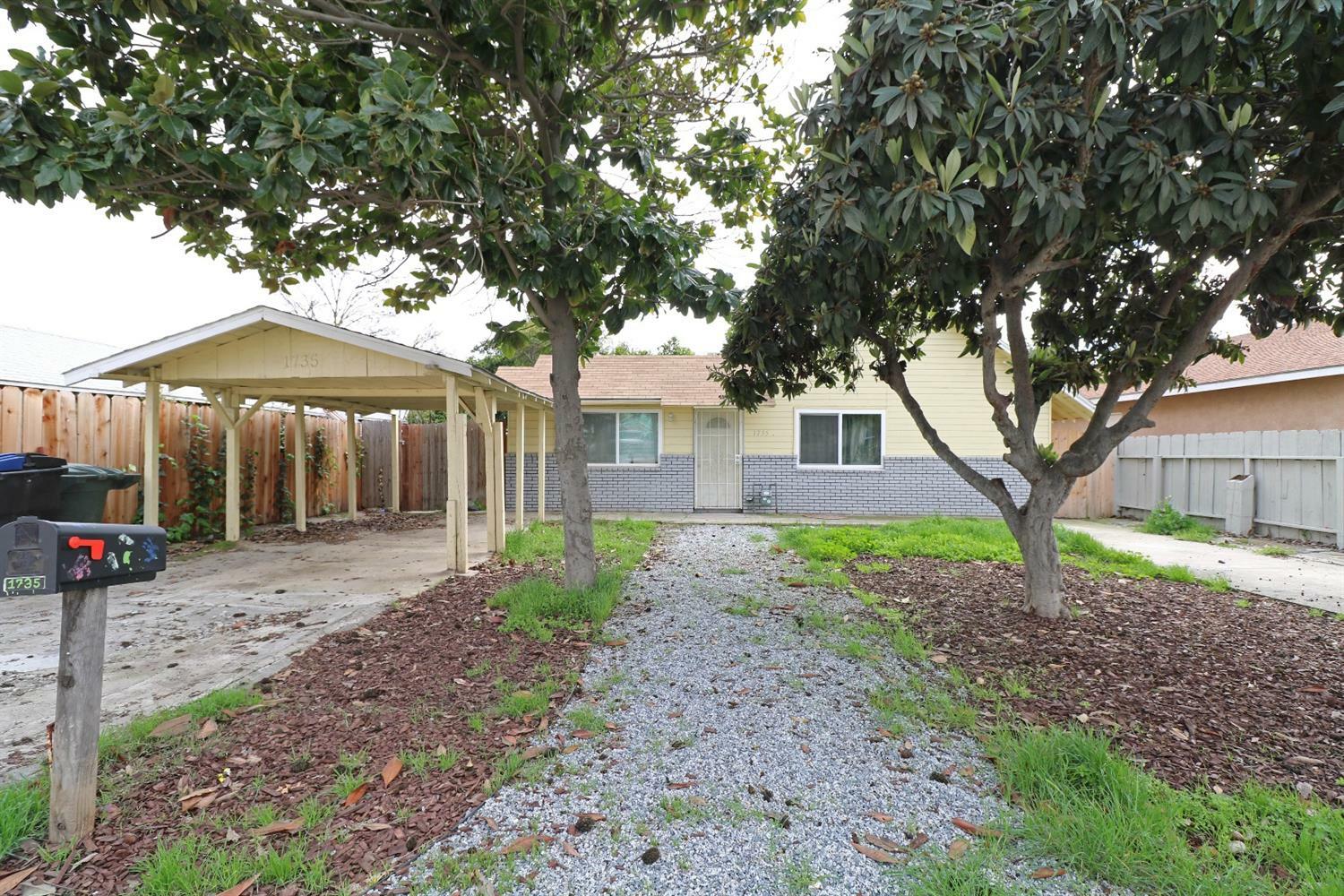 Property Photo:  1735 W Connelly Avenue  CA 93291 