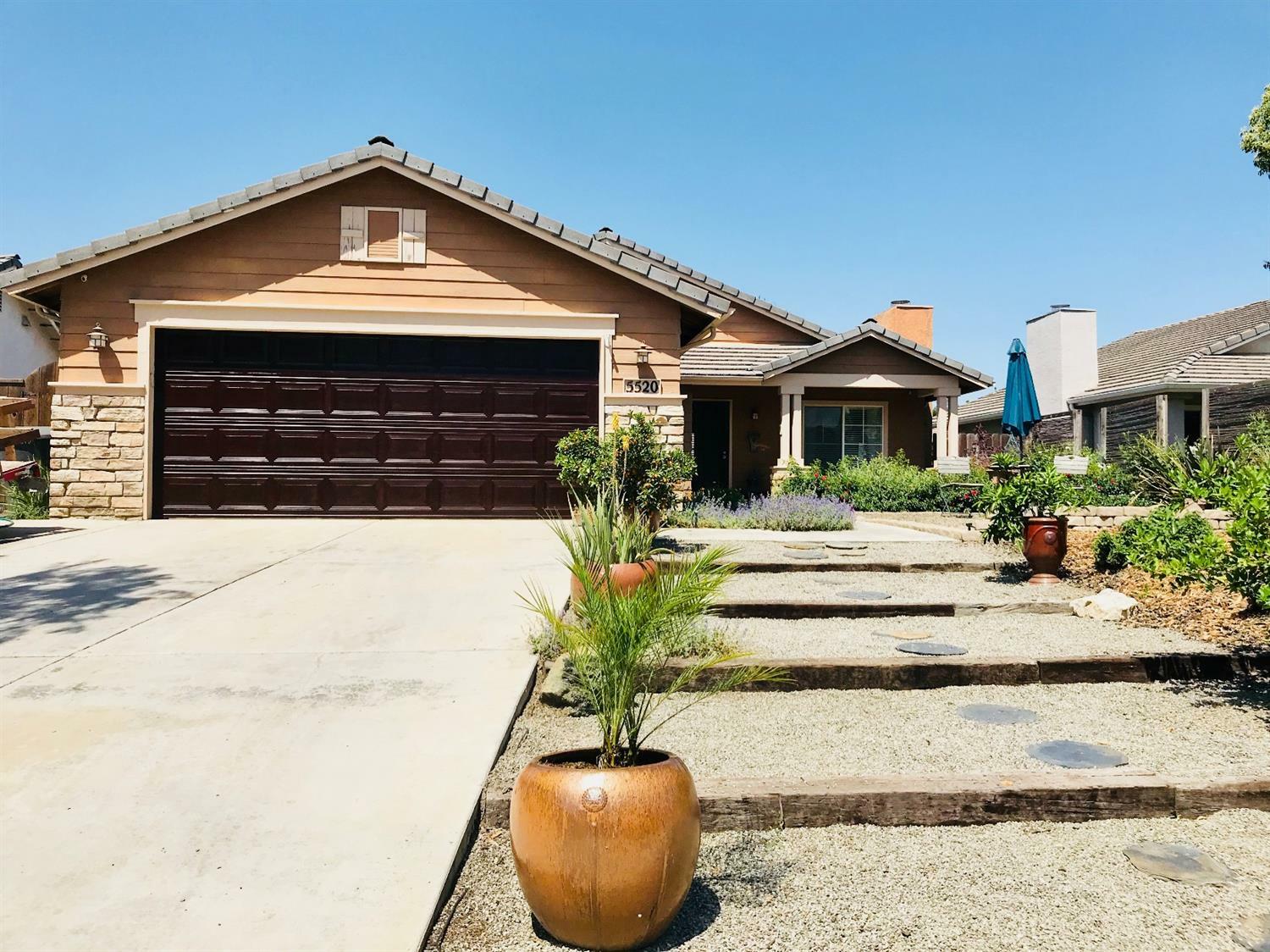 Property Photo:  5520 W Evergreen Court  CA 93277 