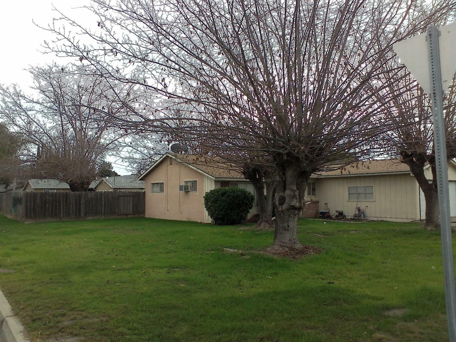 Property Photo:  1601 Hale Avenue  CA 93212 