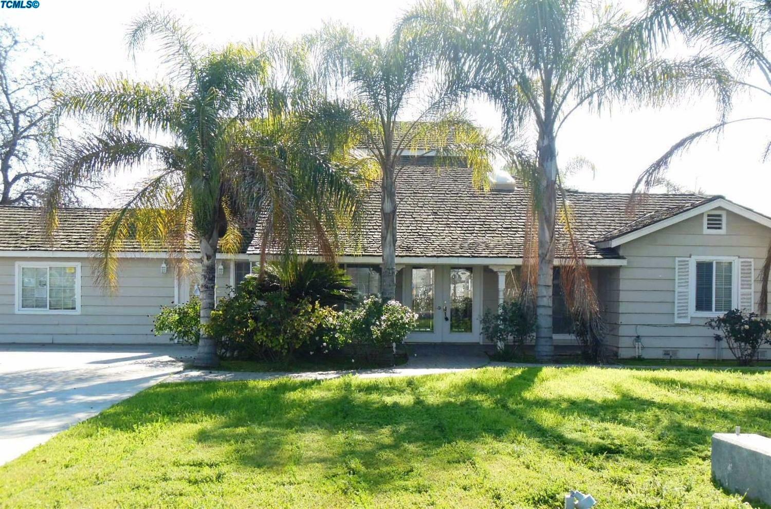 Property Photo:  2209 W Tulare Avenue  CA 93277 