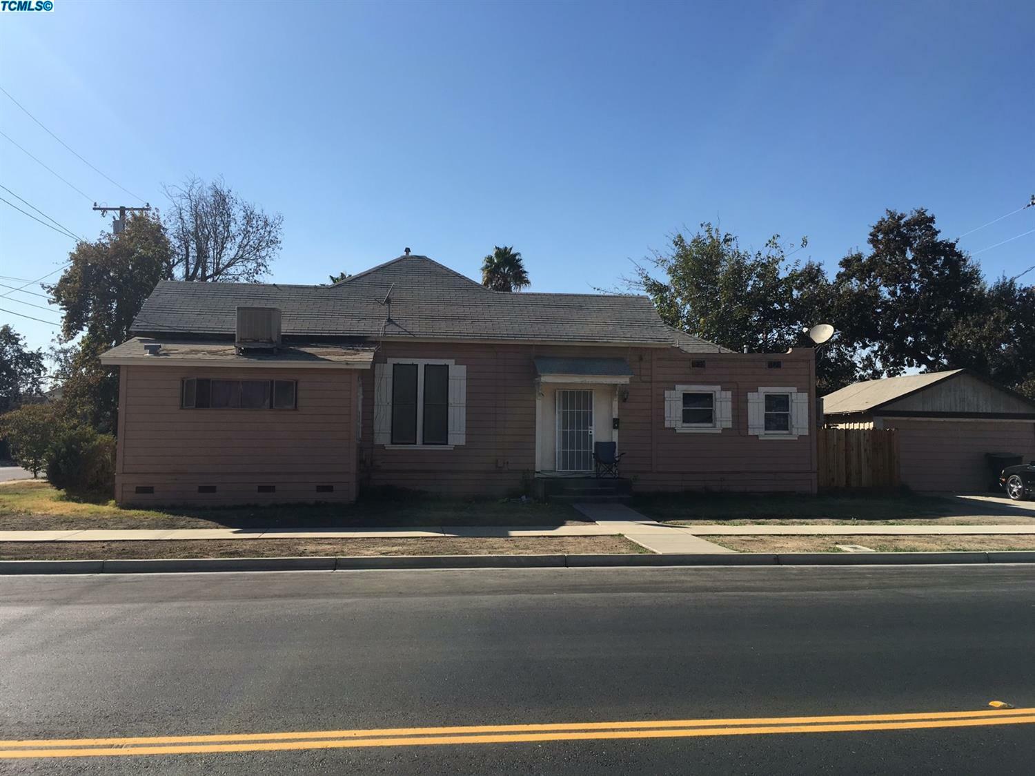 128 E Myrtle Street  Hanford CA 93230 photo