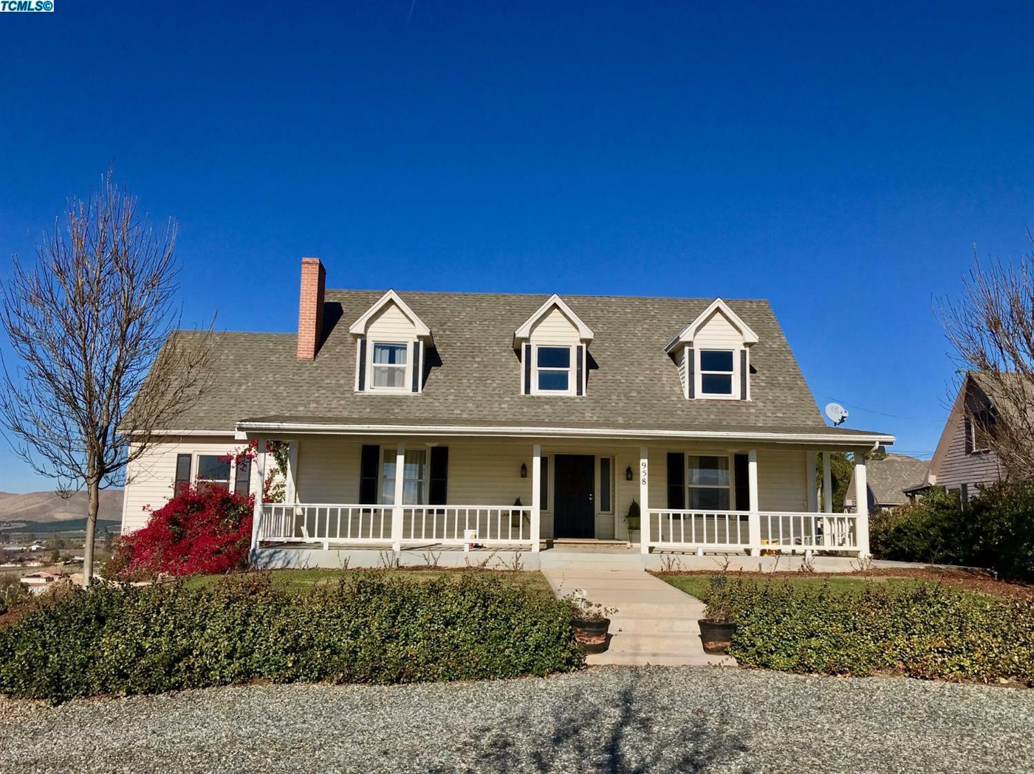 Property Photo: 958 E Morton Hill Street CA 93257