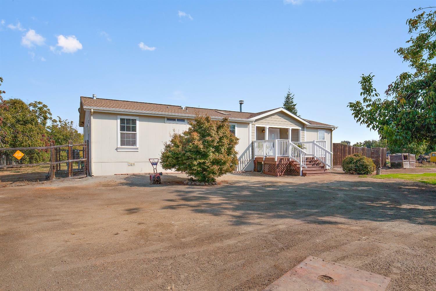 Property Photo:  20833 Avenue 322  CA 93286 