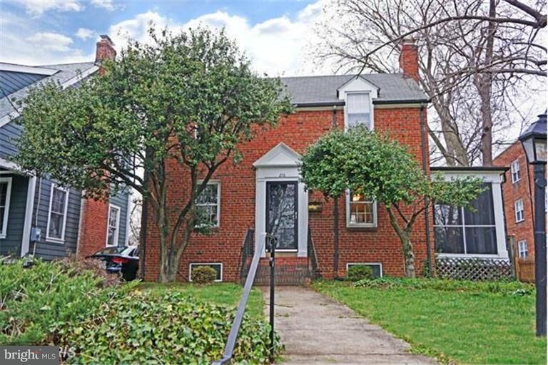 Property Photo: 216 Mason Avenue E VA 22301