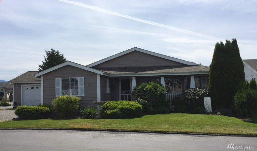 Property Photo:  302 Willow St  WA 98360 