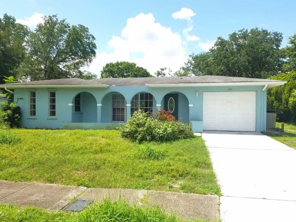 Property Photo:  200 NE Solida Drive  FL 34983 