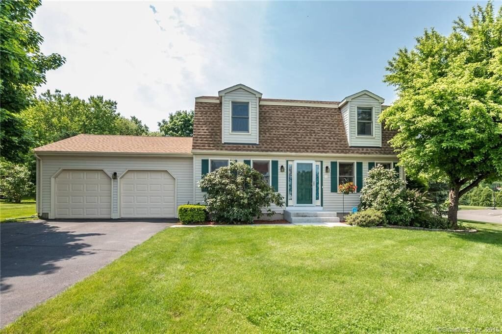 Property Photo:  66 Meadowbrook Drive  CT 06042 