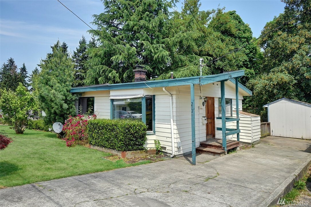 Property Photo: 2326 NE 9th Place WA 98056
