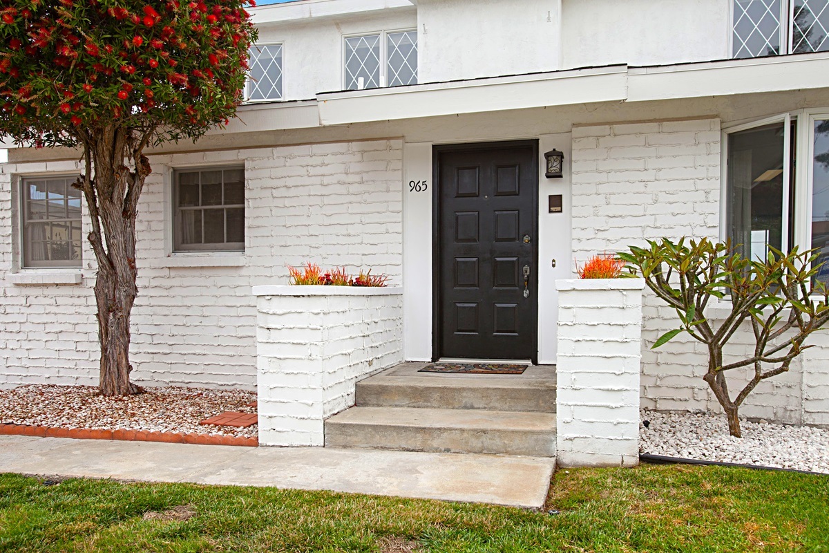 Property Photo:  965 Temple Street  CA 92106 