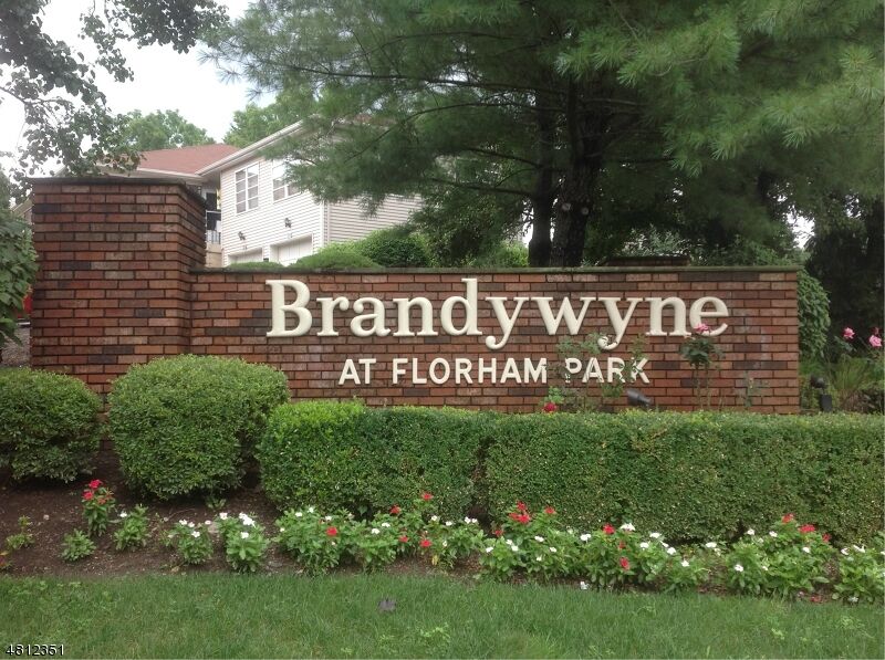 Property Photo:  2 Rosemary Ct  NJ 07932 