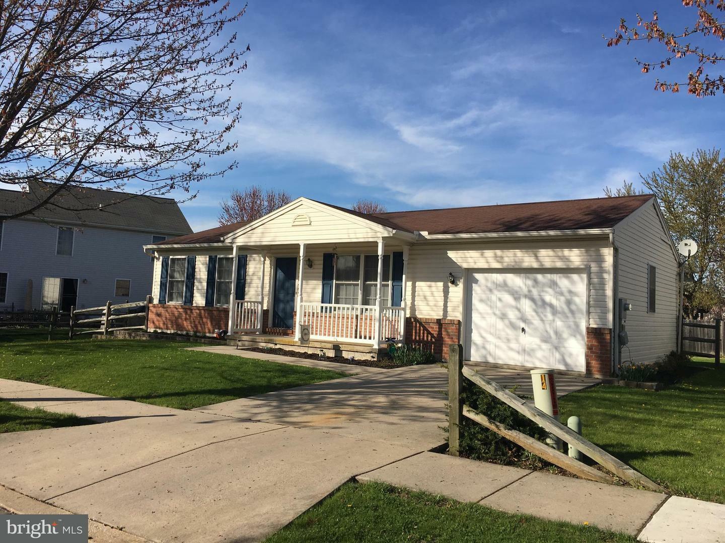 Property Photo: 48 Stayman Way PA 17340