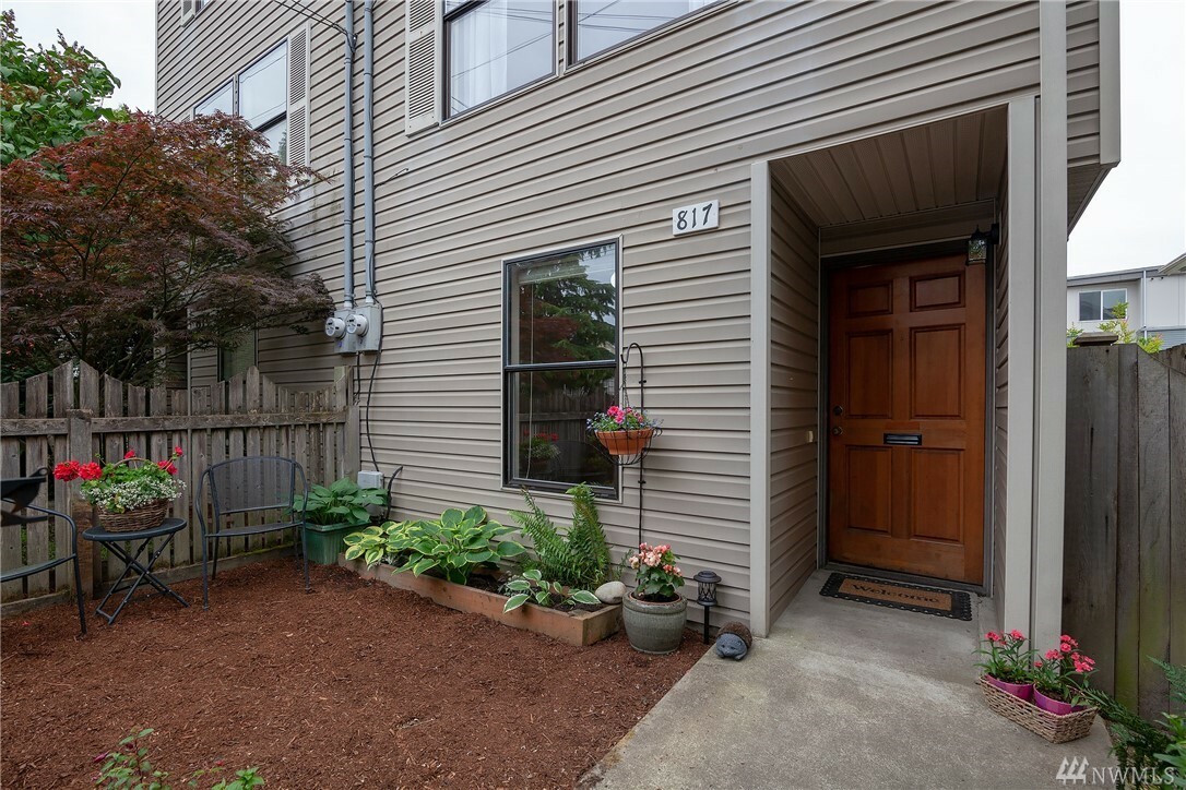 Property Photo:  817 NW 50th St  WA 98107 