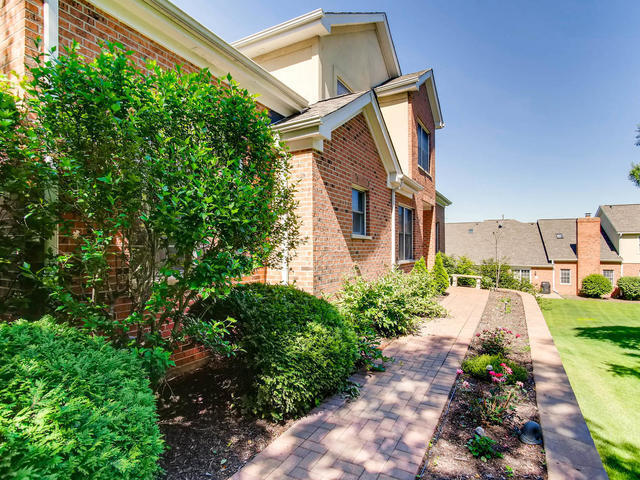 Property Photo: 31 Chancel Lane IL 60137
