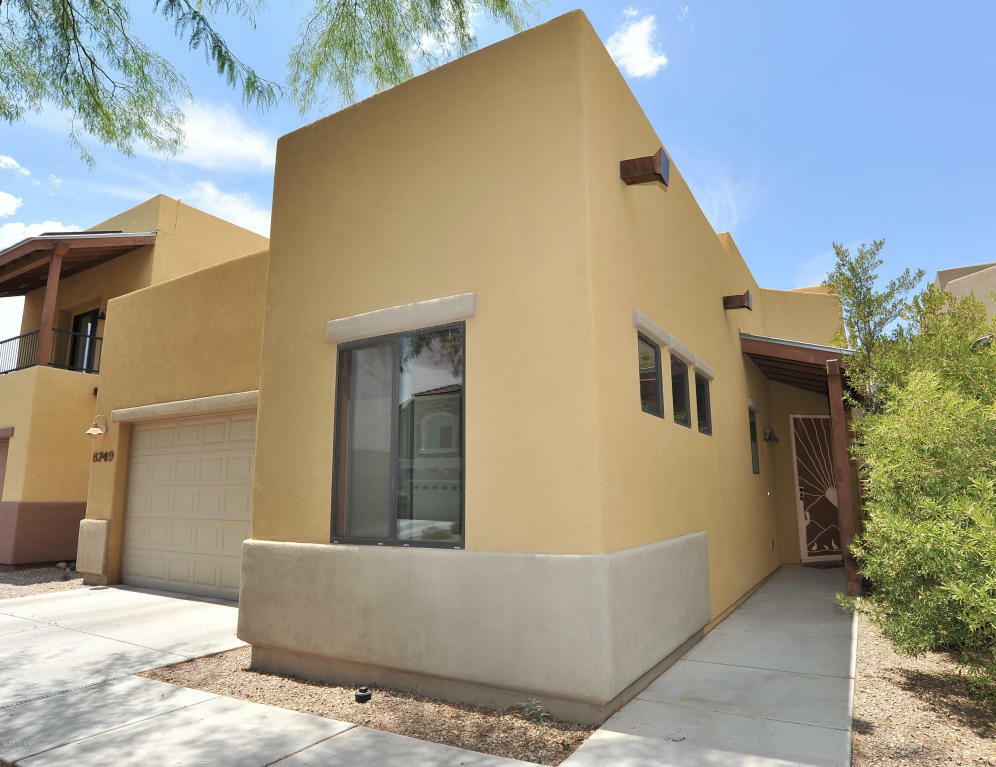 Property Photo:  8749 N Mugho Pine Trail  AZ 85743 