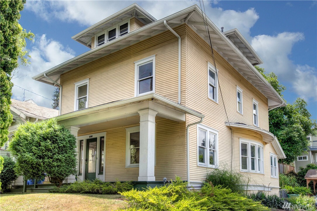 Property Photo: 1619 N 49th St WA 98103