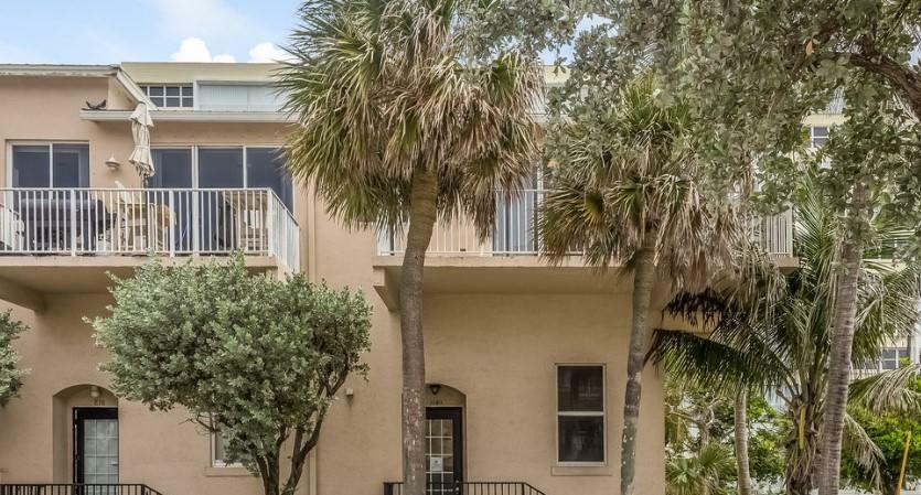 Property Photo:  840 SE 20th Avenue  FL 33441 