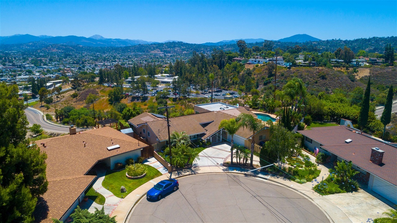 Property Photo: 1550 Chiswick Ct CA 92020