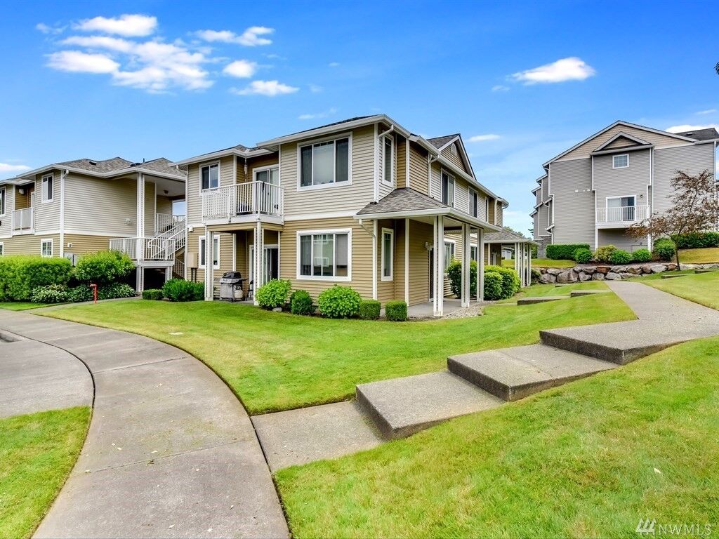 Property Photo:  6129  Lindsay Avenue SE 8-A  WA 98092 