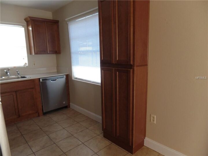 Property Photo: 1423 Vinetree Drive FL 33510