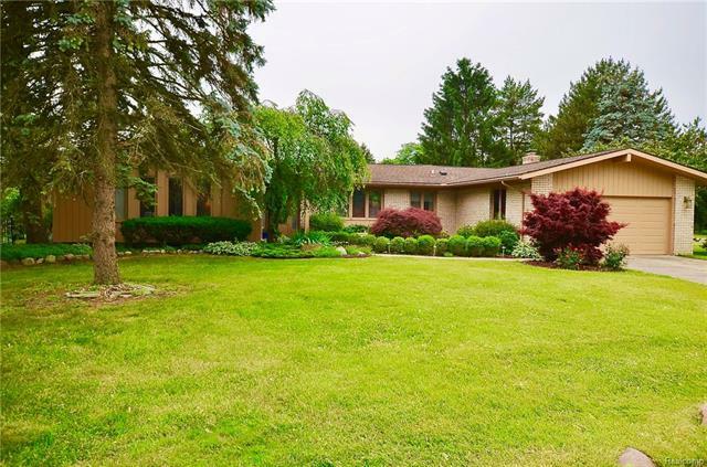 Property Photo: 31251 Applewood Lane MI 48331