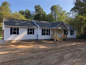 Property Photo: 18700 The Glebe Lane VA 23030
