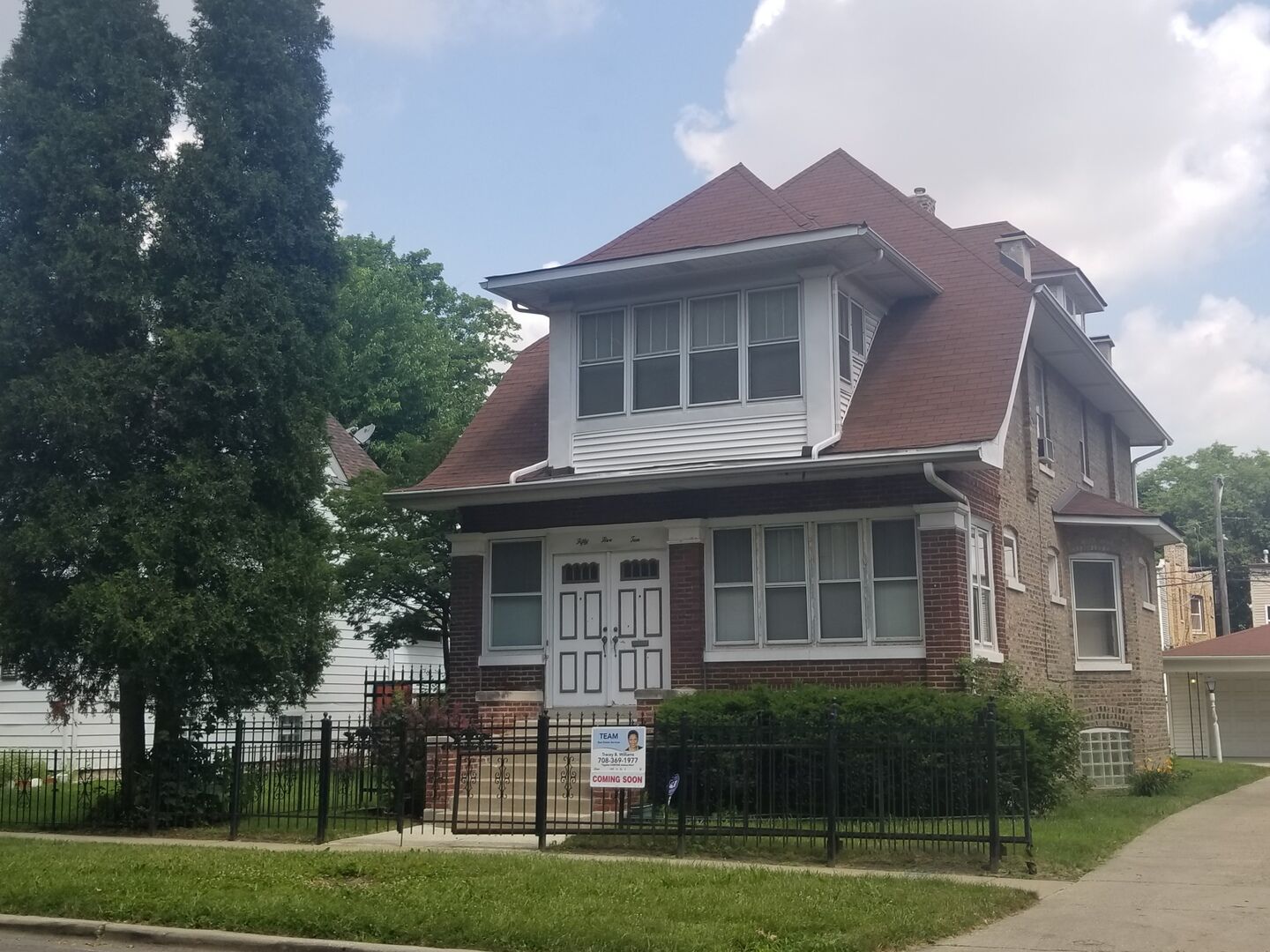 Property Photo: 5510 West Walton Street IL 60651