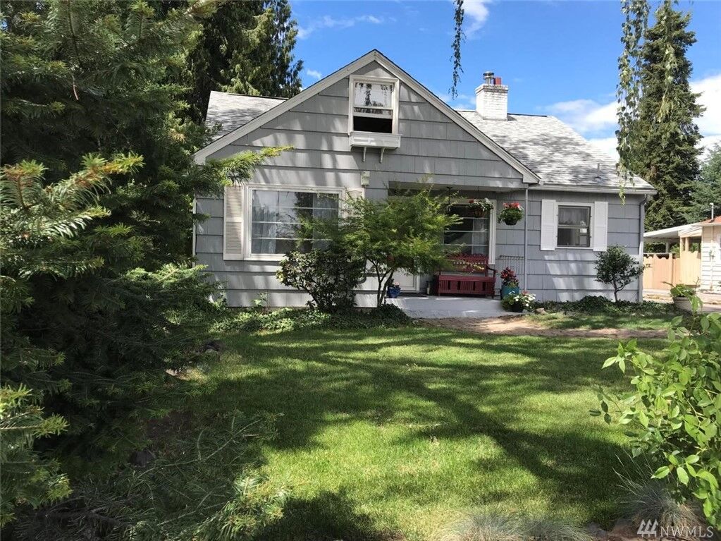 Property Photo:  516 S Franklin St  WA 98801 