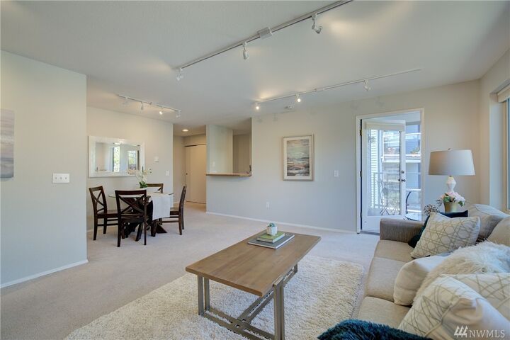 Property Photo: 4421 Greenwood Ave N 301 WA 98103