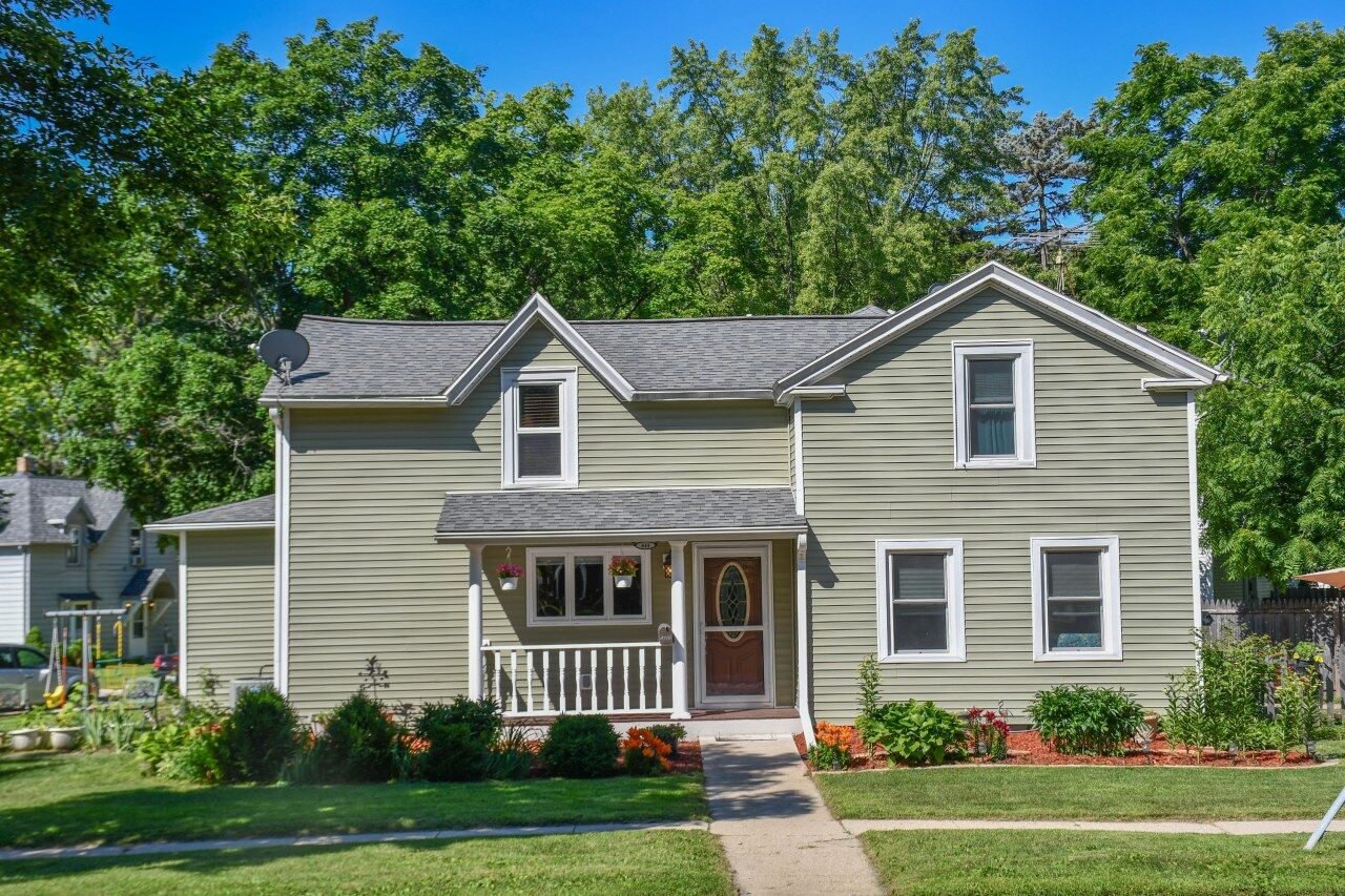 Property Photo:  614 Whitewater Ave  WI 53538 