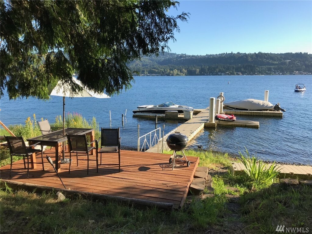 Property Photo:  2805 194th Ave SE  WA 98075 