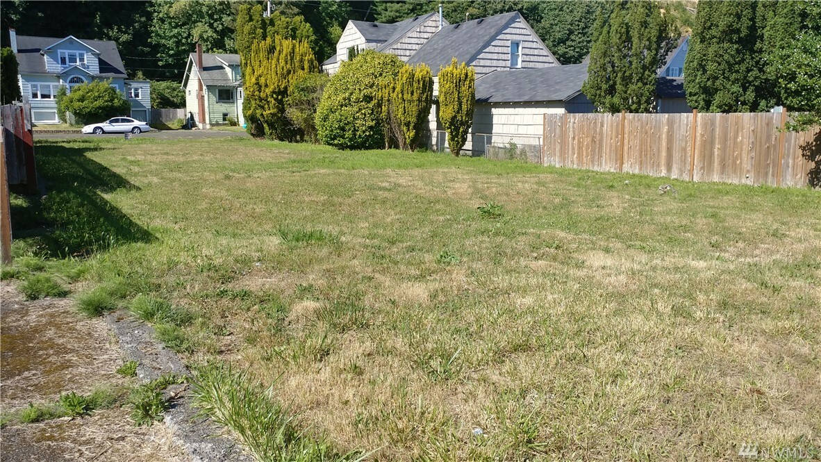 Property Photo:  2414 Queets Ave  WA 98550 