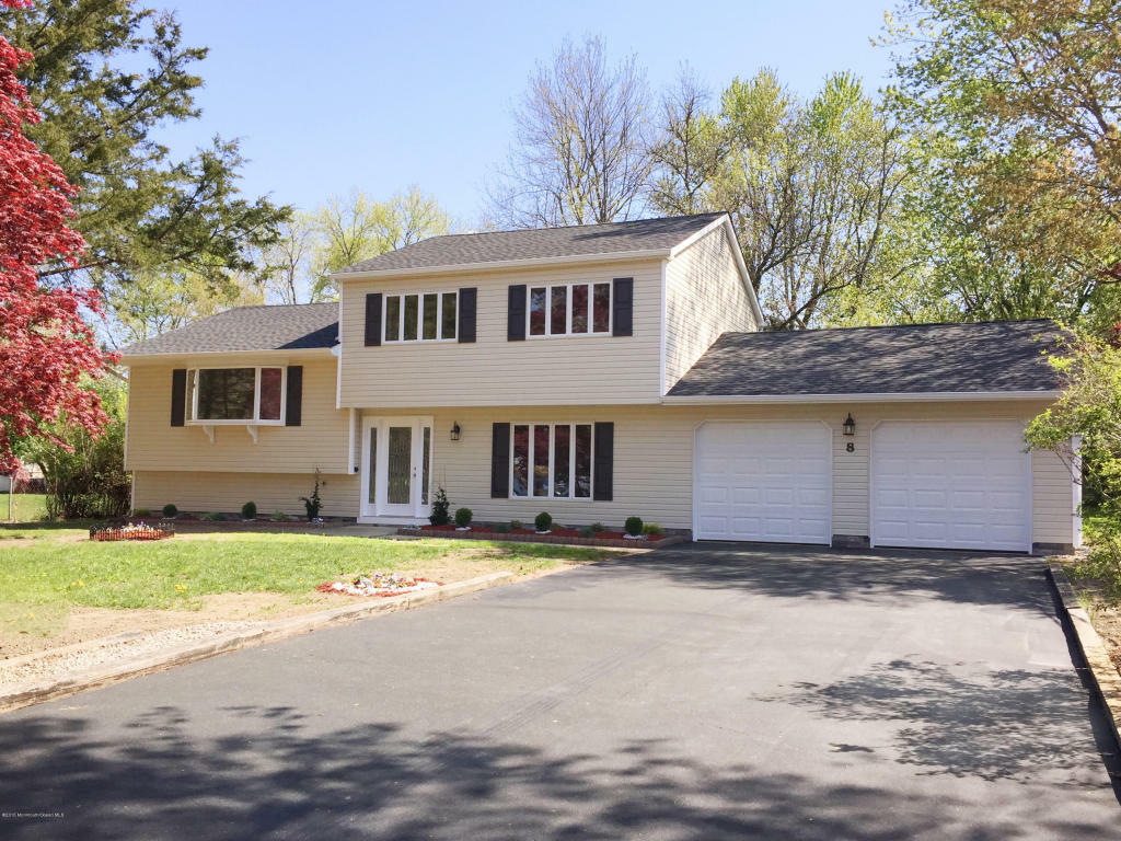 Property Photo:  8 Yorktowne Drive  NJ 07726 