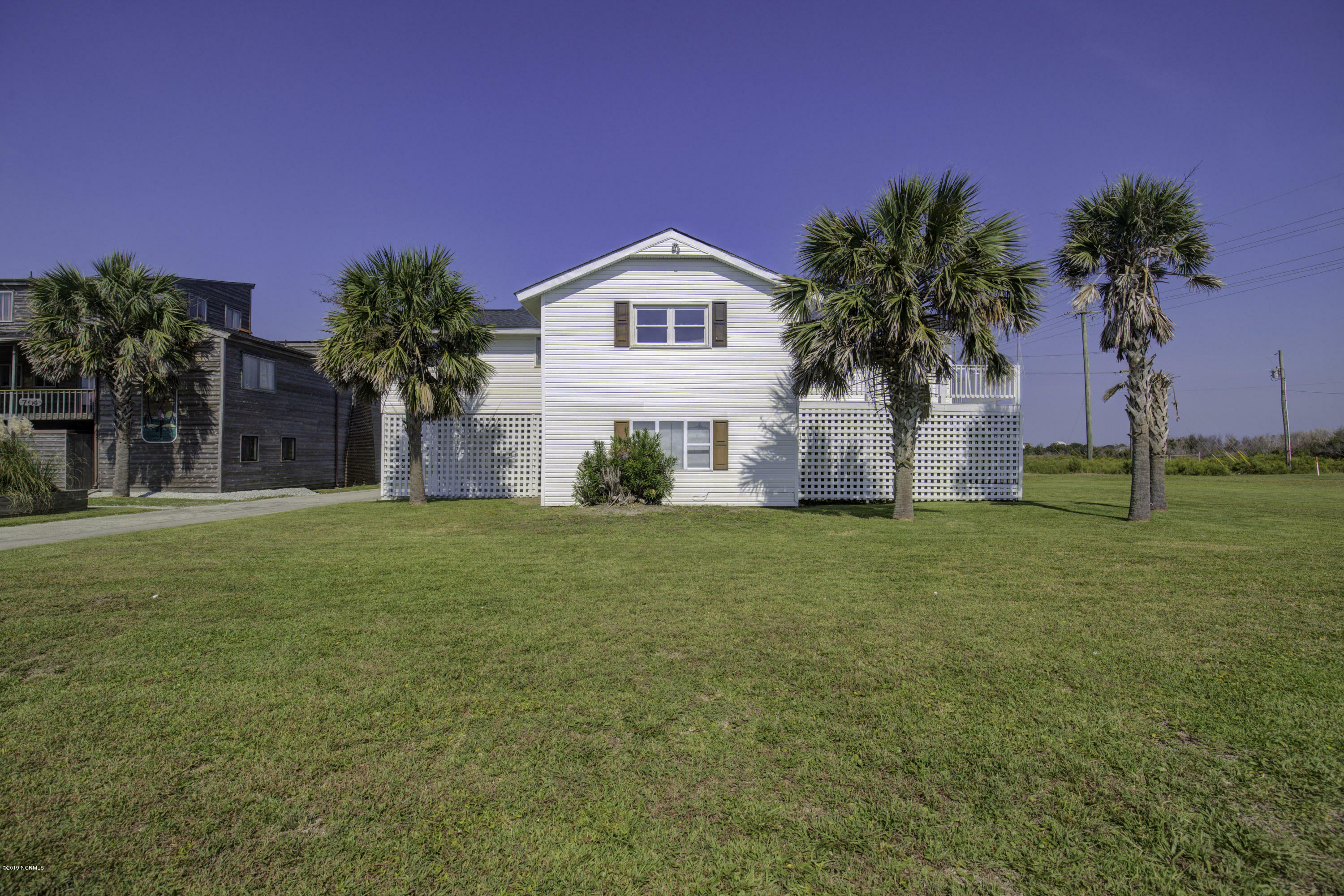 Property Photo:  702 Trade Winds Drive  NC 28460 