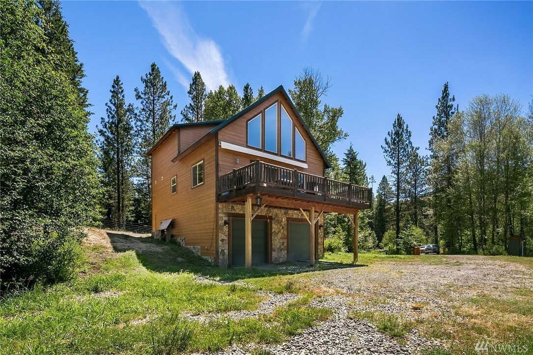 Property Photo:  700 Wagon Wheel Rd  WA 98922 