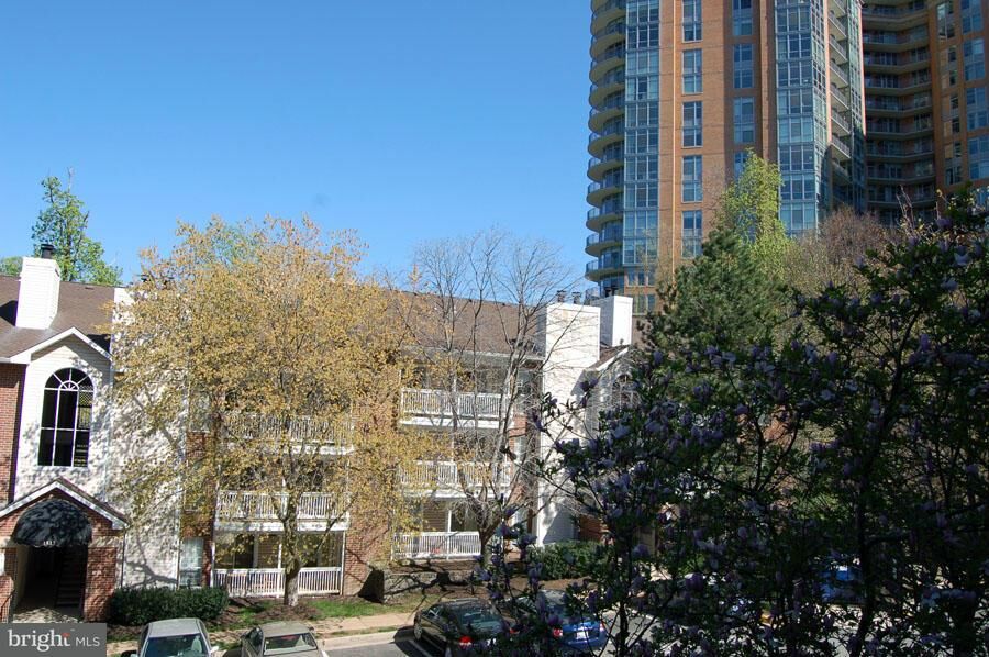 Property Photo:  1524 Lincoln Way 101  VA 22102 