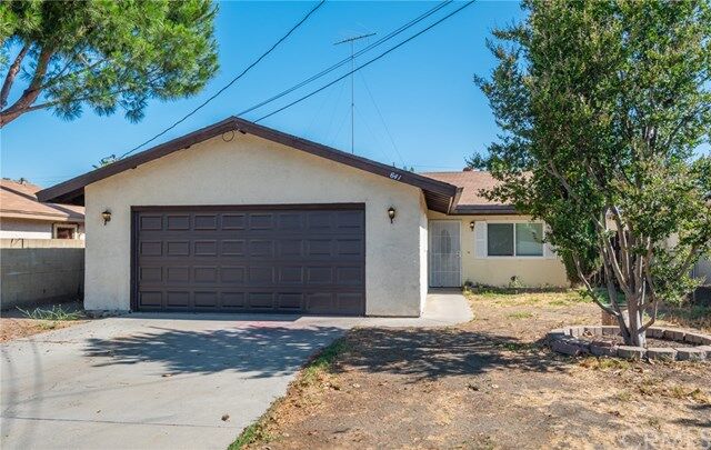 Property Photo:  641 E Old 2nd Street  CA 92583 