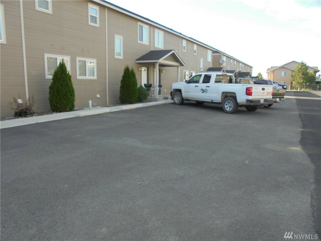 Property Photo: 611 3rd Ave NE WA 98823