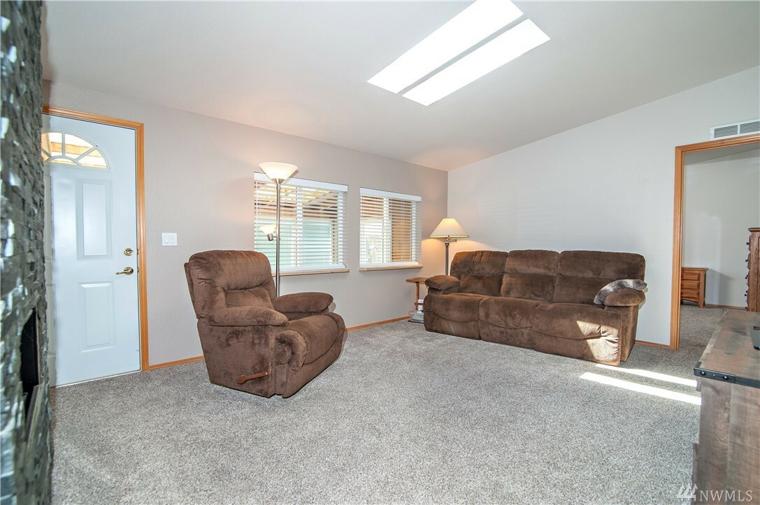 Property Photo:  1100 S Rosewood Dr 112  WA 98926 