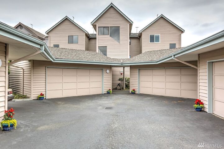 Property Photo: 747 SE Bayshore Dr 301 WA 98277