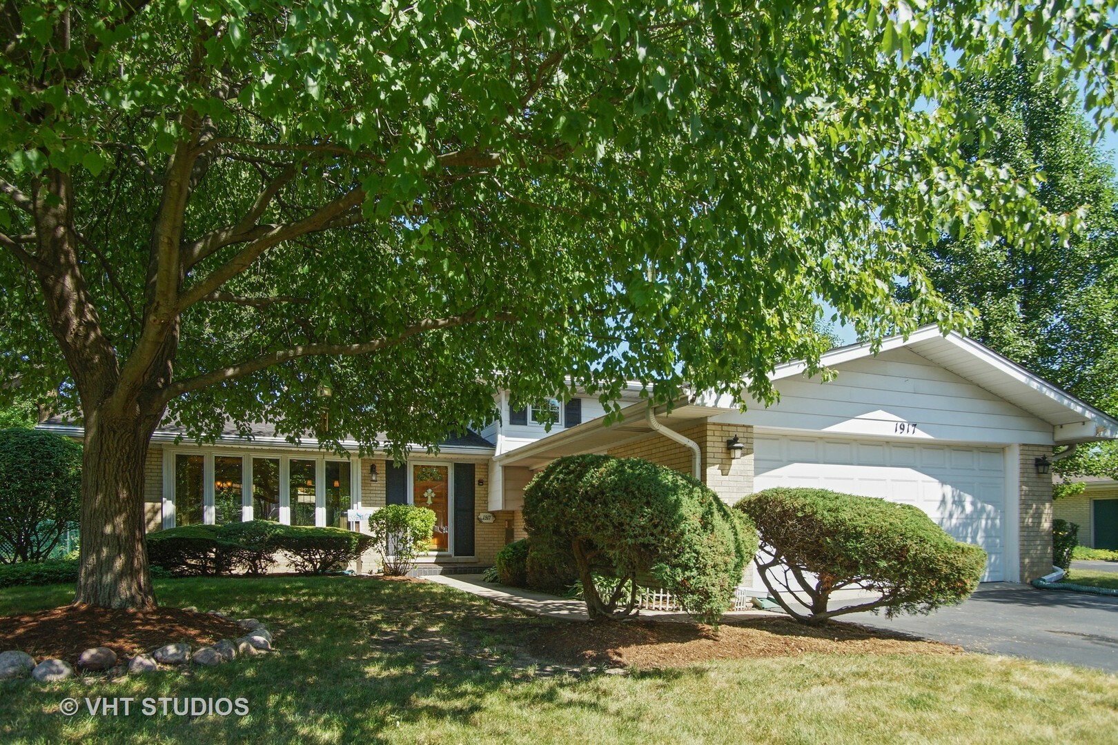 Property Photo:  1917 Spruce Terrace  IL 60004 