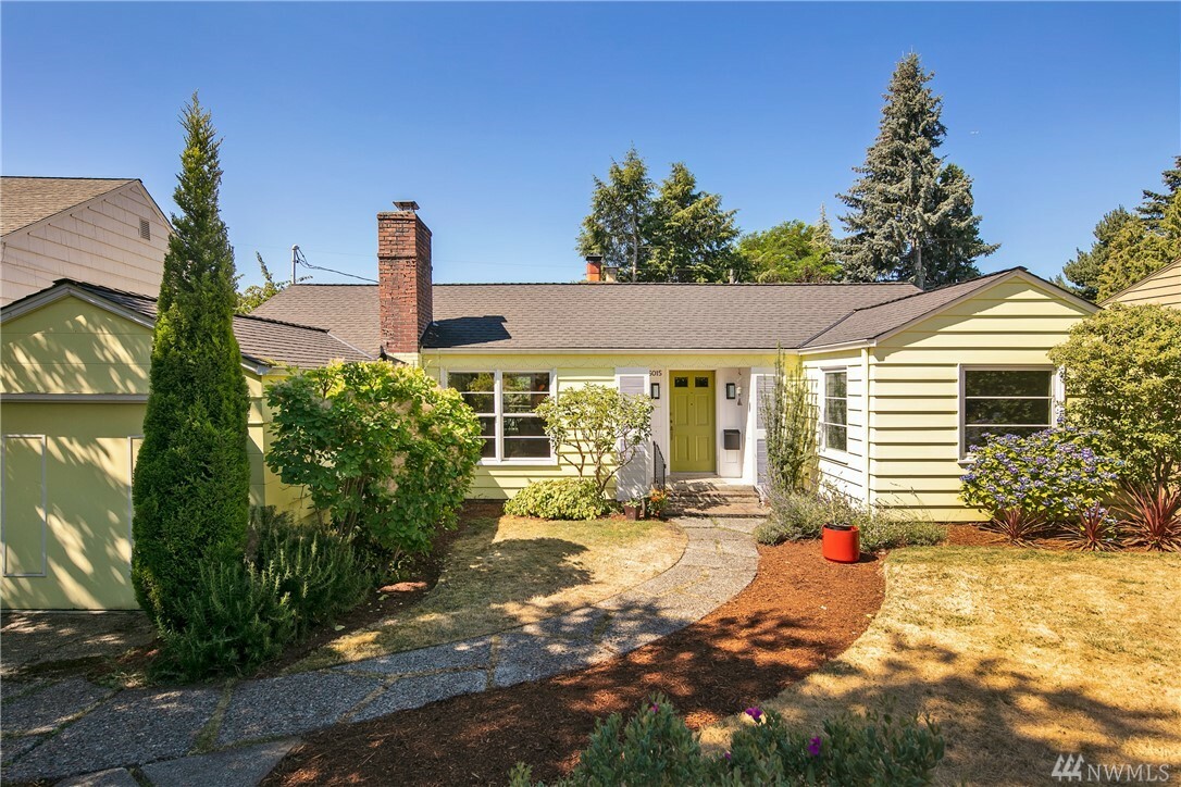 Property Photo:  6015 Vassar Ave NE  WA 98115 