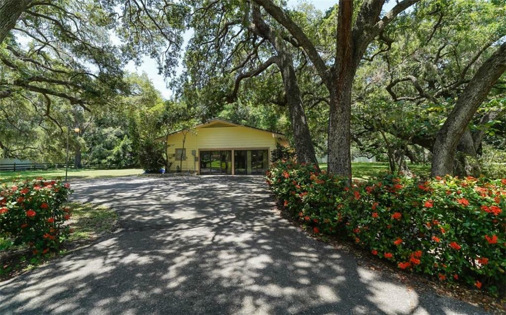 Property Photo: 4303 26th Avenue W FL 34209